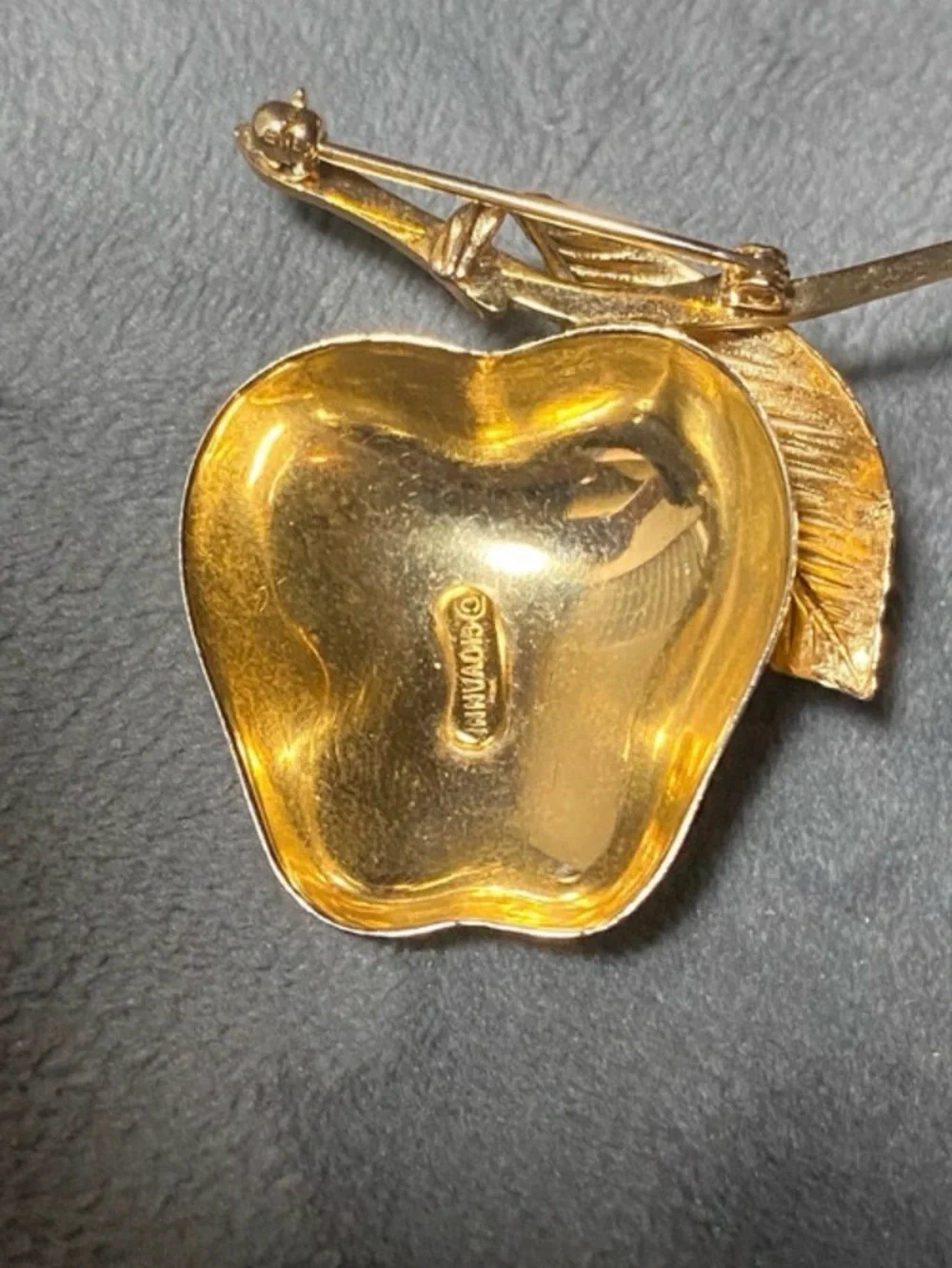 Giovanni Apple Brooch Goldtone #500
